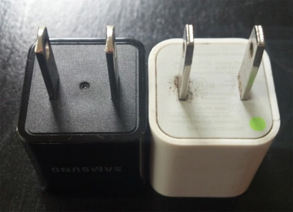 Apple Vs Samsung...-samsung_apple_netzstecker.jpg