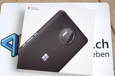 Unboxing: Microsoft Lumia 950 XL in Schwarz karton_950XL