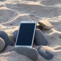 Smartphone am Strand