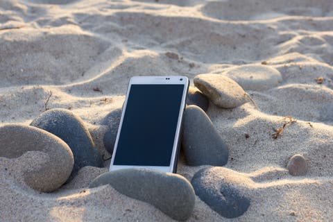 Smartphone am Strand