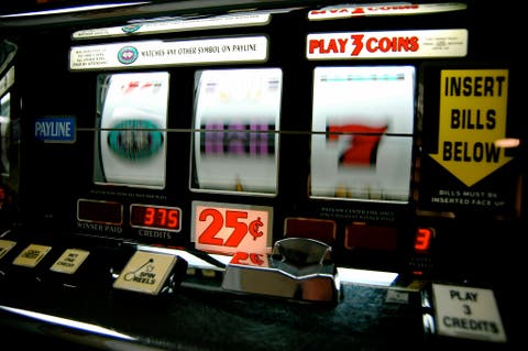 slot machine, cc-by-sa Jeff Kubina