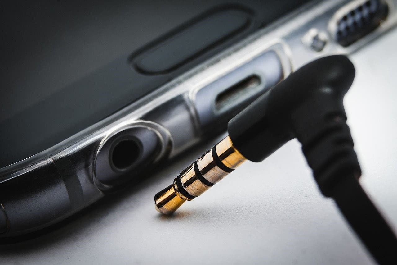Vermischtes Sieben Gadgets für mehr Gaming-Spass auf Smartphones Smartphone-Stereoklinke Smartphone Stereoklinke