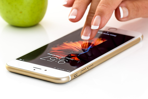News Apple iOS: Schaltet der iPhone-Hersteller bald selbst mehr Werbung? iPhone