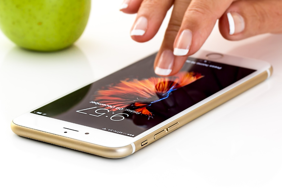 News Apple iOS: Schaltet der iPhone-Hersteller bald selbst mehr Werbung? iPhone