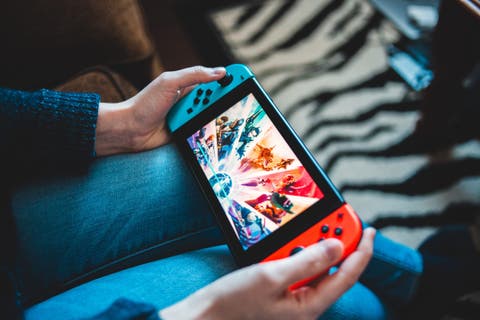 nintendo switch konsole hand gaming mobile