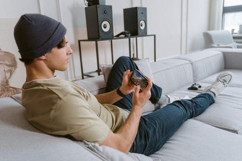 smartphone gaming Photo by Tima Miroshnichenko from Pexels