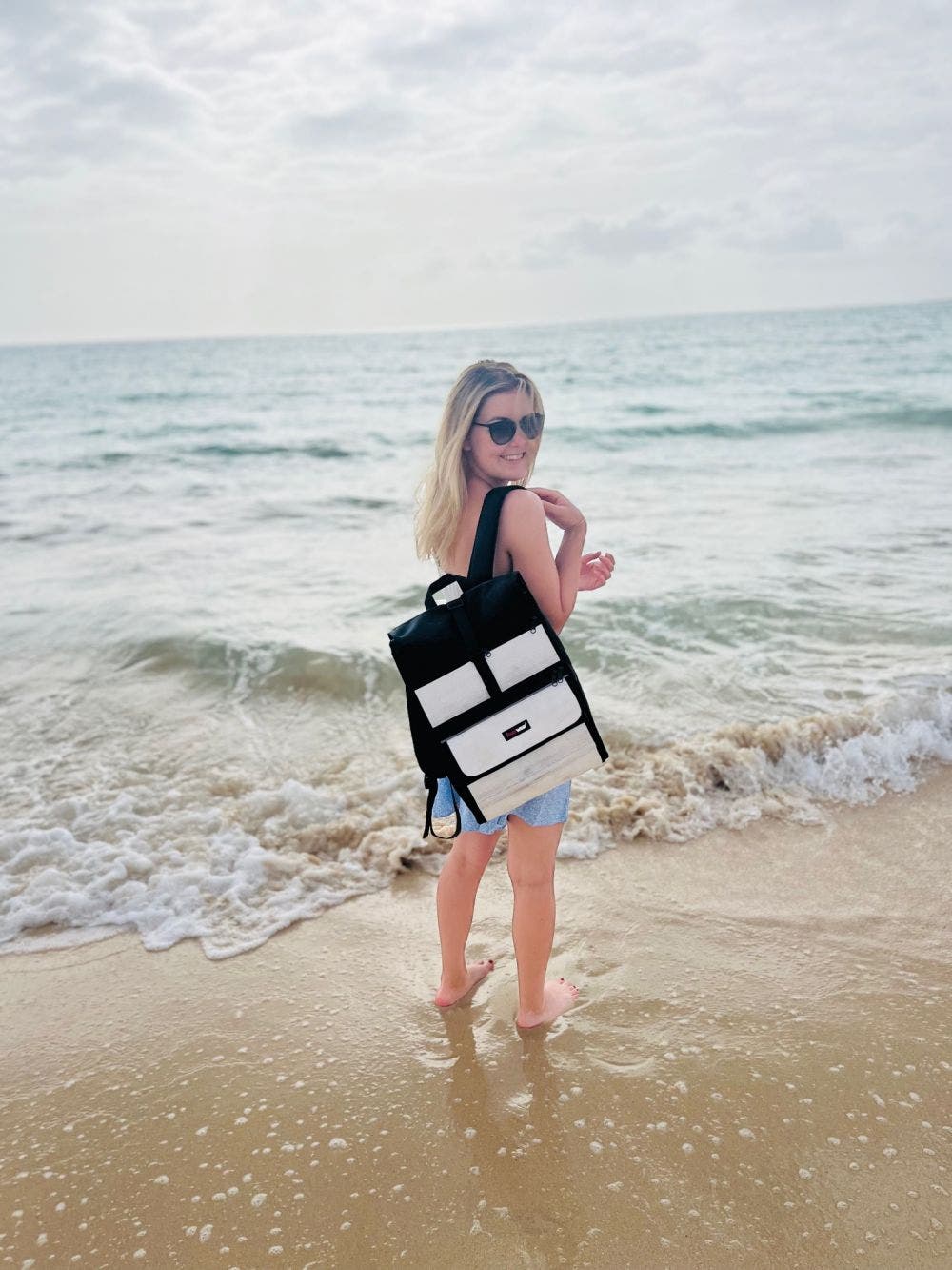 Feuerwear Eddie Sommer Strand Frau am Meer