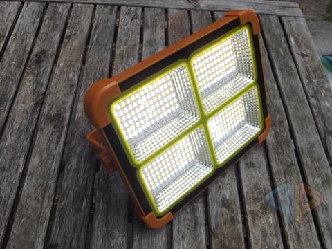 PEARL Luminea High-Power-LED-Solar-Akkustrahler ZX-6388
