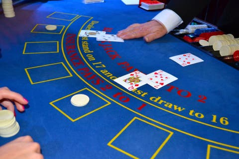 blackjack casino dealer cards