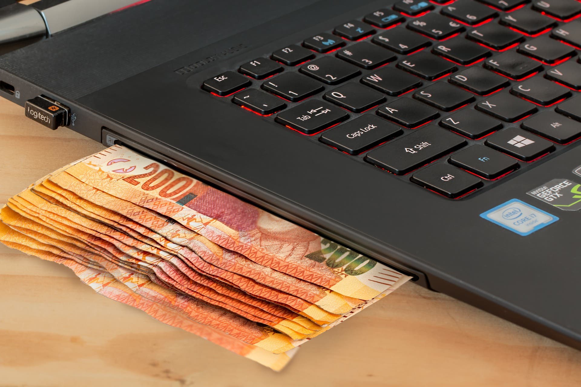 ecommerce laptop geld