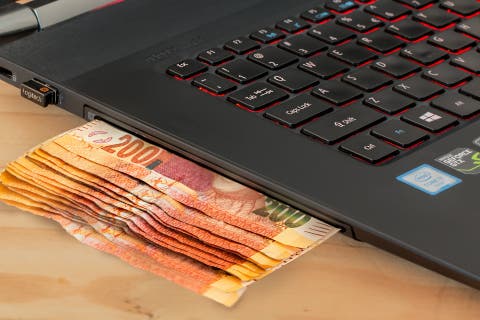 ecommerce laptop geld