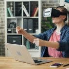 VR Headset Laptop Macbook Bild: Vitaly Gariev auf Unsplash.