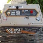 Power Queen 12V 100 Ah BCI Gruppe 24 Smart LiFePO4 Batterie mit Bluetooth