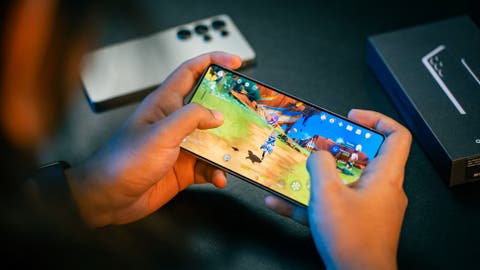 smartphone gaming unsplash