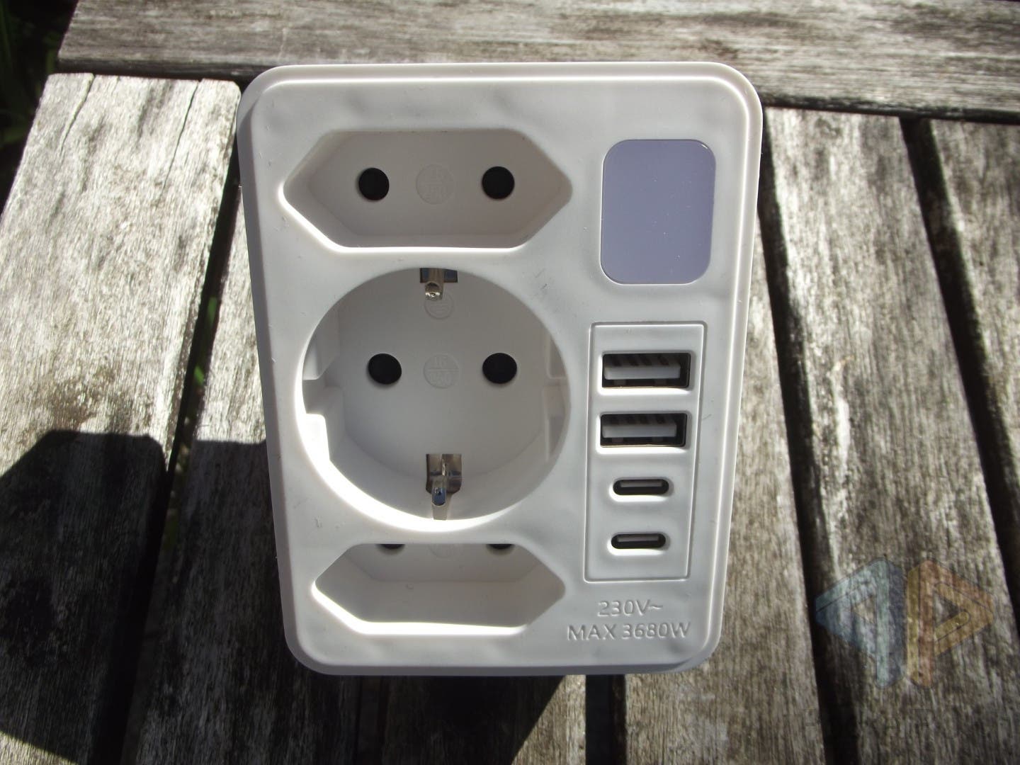 PEARL revolt USB Ladestecker 8in1-Mehrfach-Steckdosen-Adapter