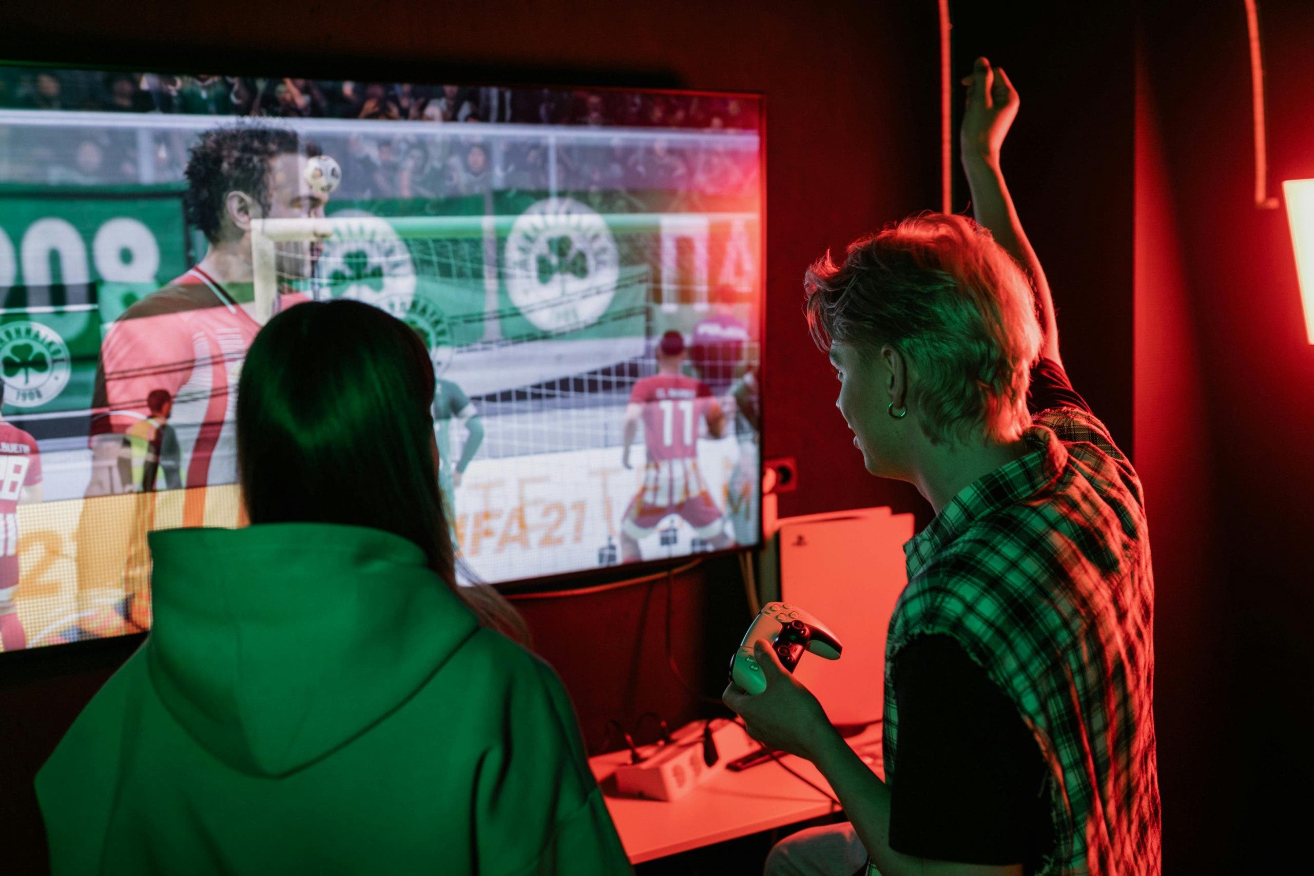 Advertorial Advertorial: Der Aufstieg des E-Sports – wie Videospiele zum globalen Wettkampfsport wurden fifa-gamin-soccer-football-tv-pexels-a-darmel-7862351-scaled Bild: Alena Darmel via pexels
