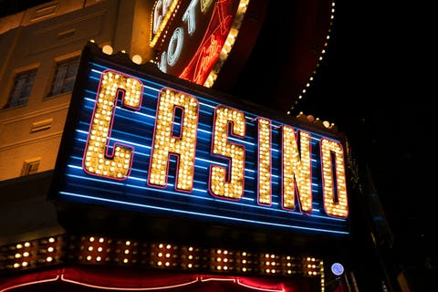 casino leuchtreklame Foto von Ryan Grewell auf Unsplash