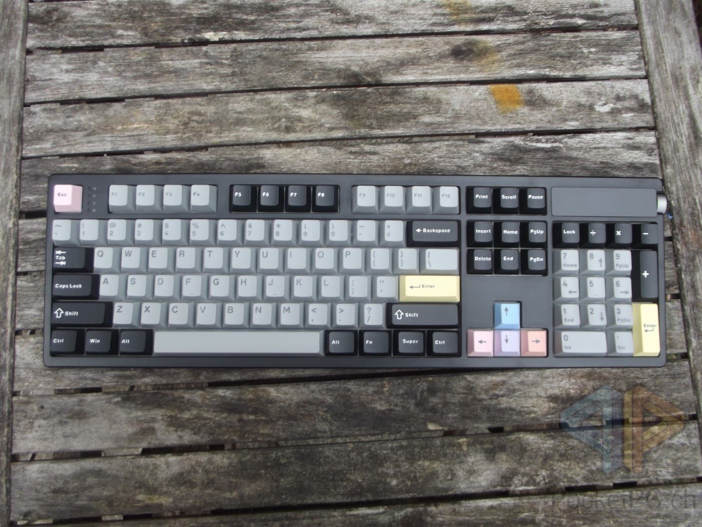 Review: Epomaker TH108 Pro mechanische Tastatur mit Display und Drehknauf